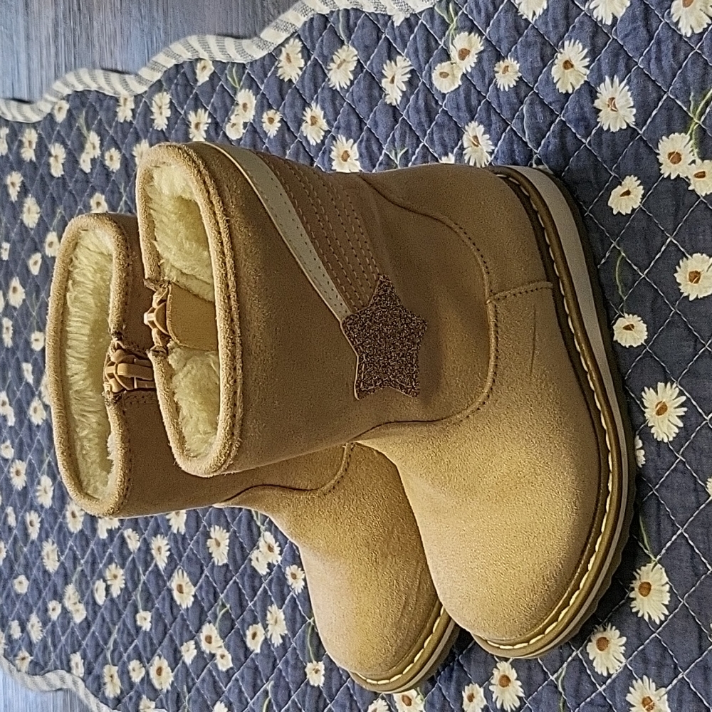 Toddler boots. Size 7. Light pink/cream in color